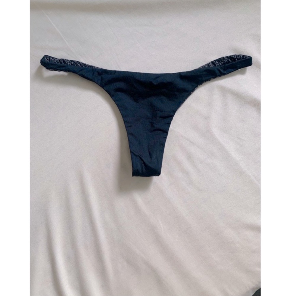 Acacia bottom